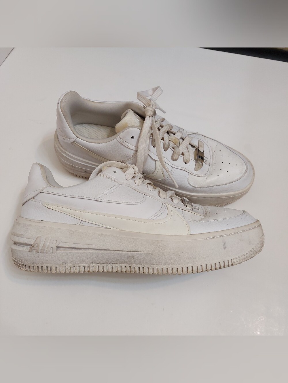 Nike Women's White Low-Top Leather Sneakers